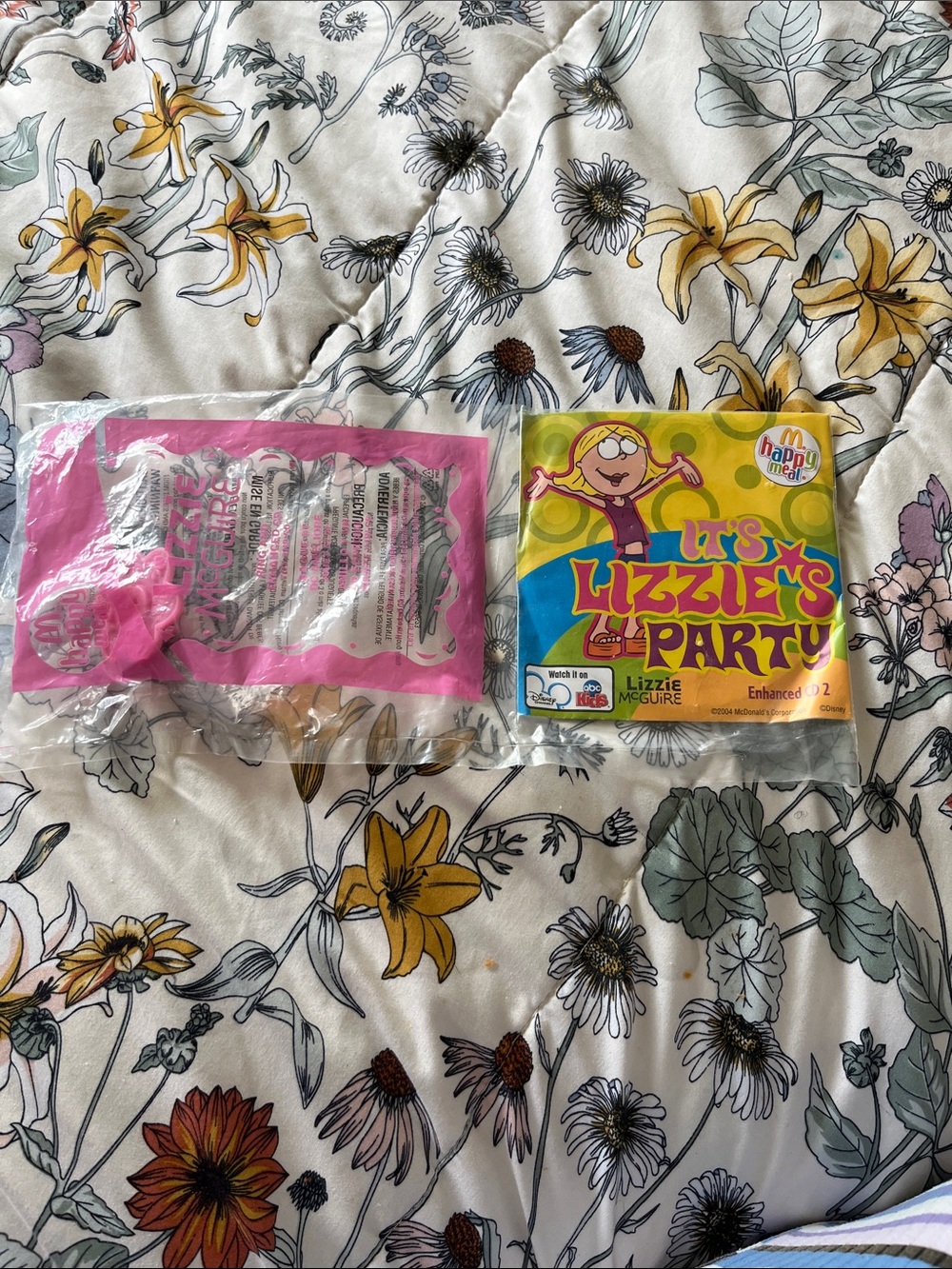McDonald's Lizzie McGuire Party CD Pack Pink Yellow Blue